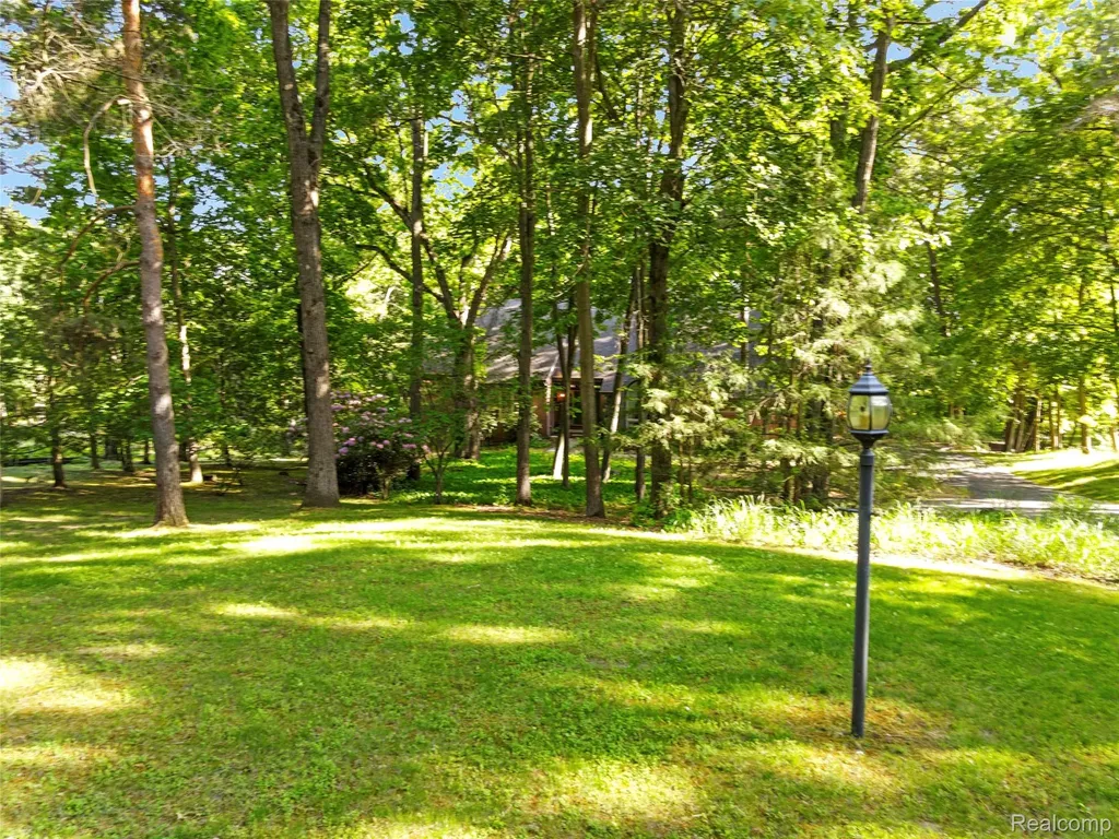 2323 Addaleen Road Highland Charter Township MI 48357