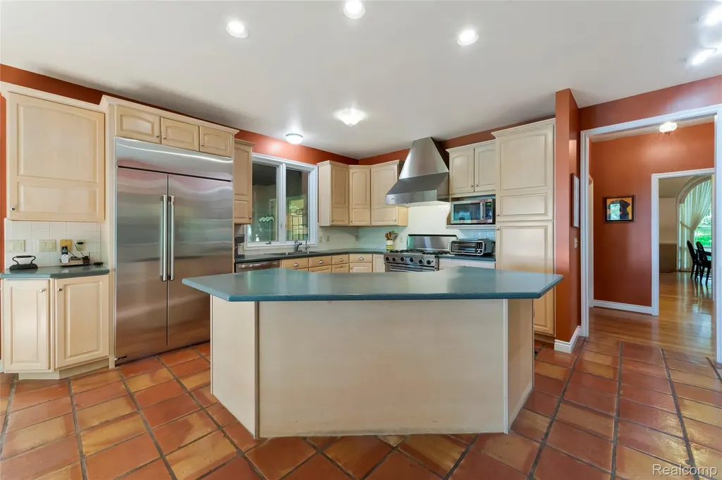 2323 Addaleen Road Highland Charter Township MI 48357