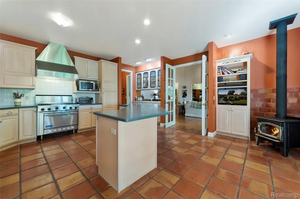 2323 Addaleen Road Highland Charter Township MI 48357