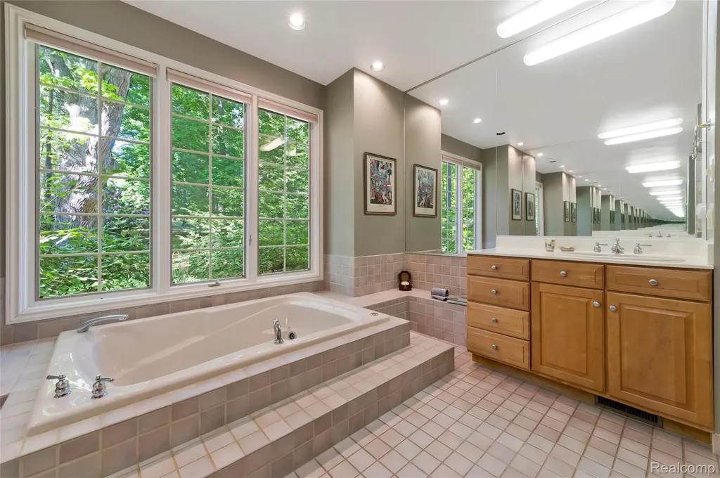 2323 Addaleen Road Highland Charter Township MI 48357