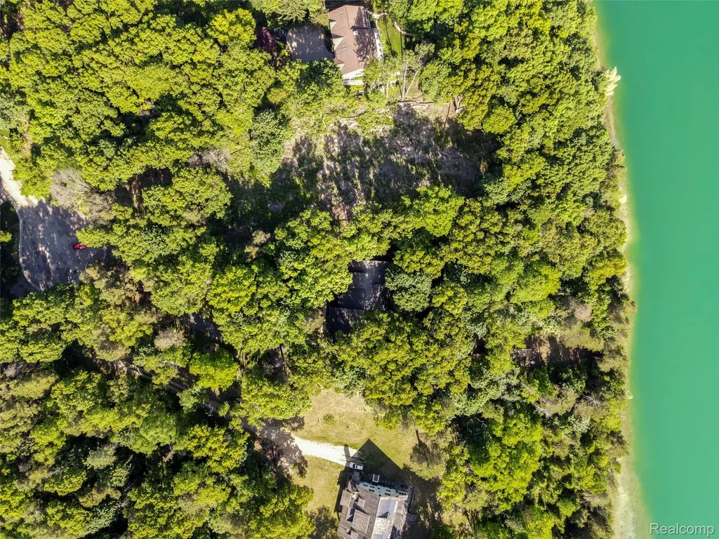 2323 Addaleen Road Highland Charter Township MI 48357