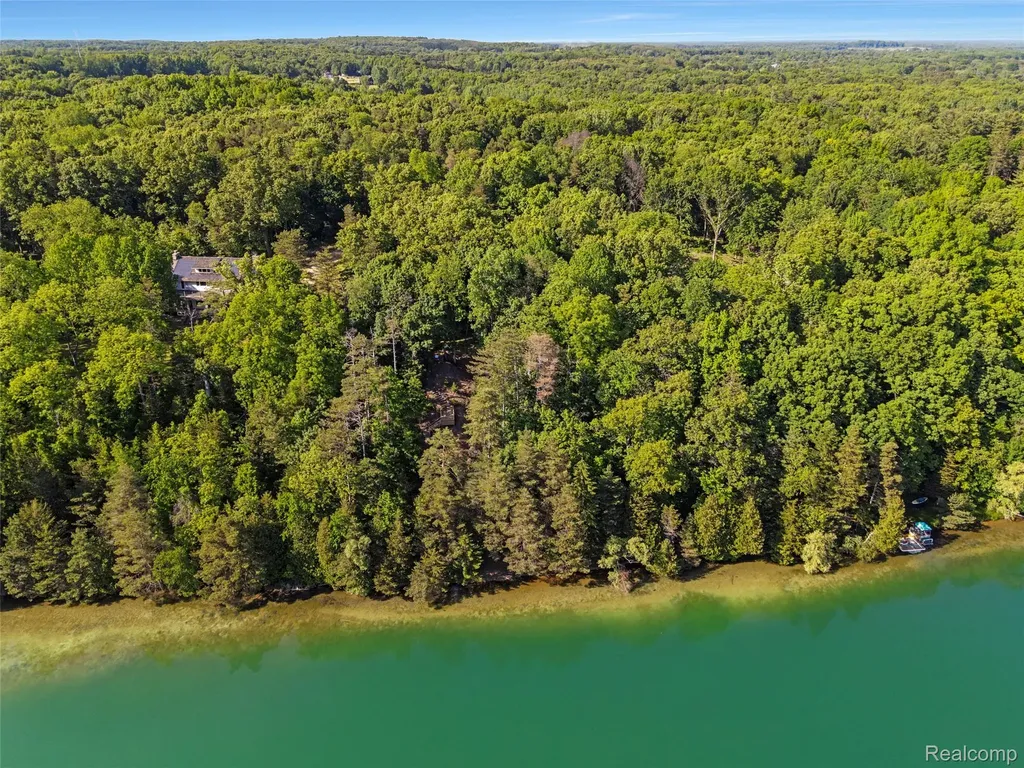 2323 Addaleen Road Highland Charter Township MI 48357