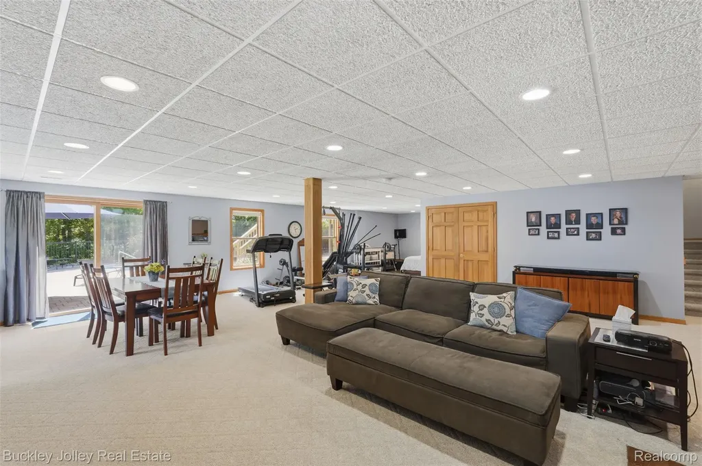 1889 Sharp Sand Circle Brighton Township MI 48114