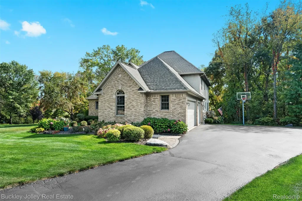1889 Sharp Sand Circle Brighton Township MI 48114