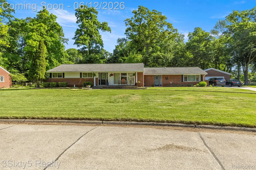 7714 Bournemouth Avenue Grosse Ile Township MI 48138