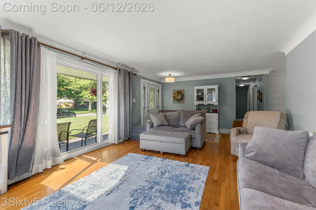 7714 Bournemouth Avenue Grosse Ile Township MI 48138