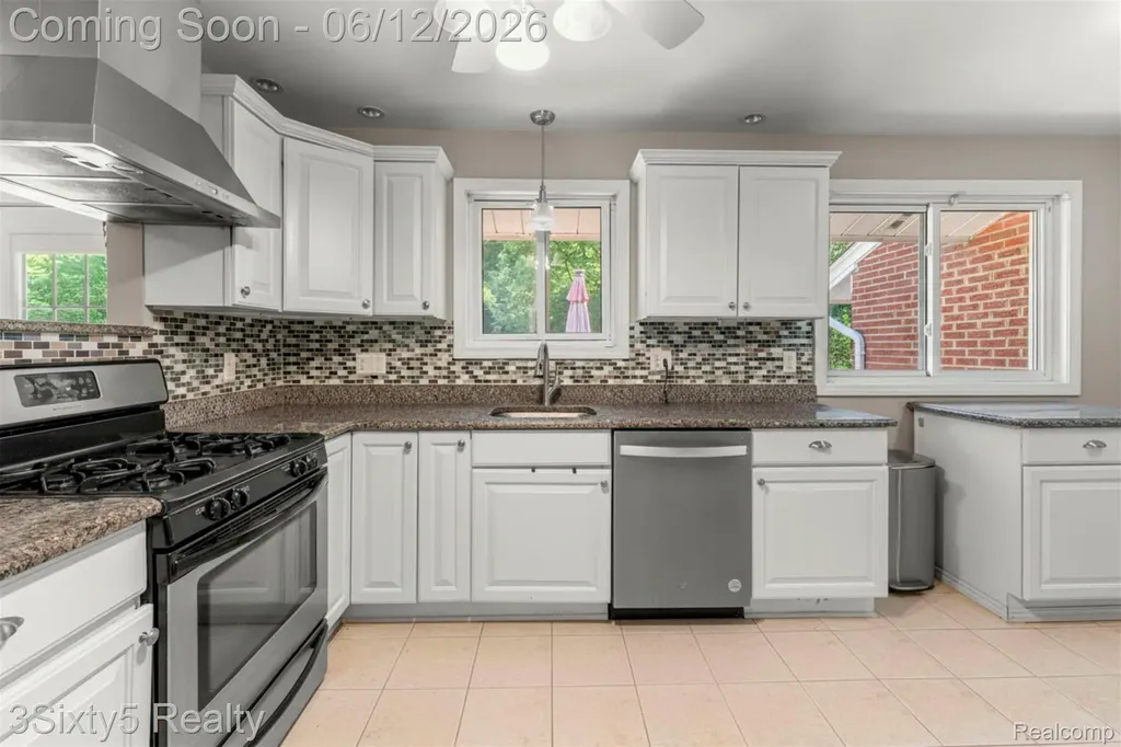 7714 Bournemouth Avenue Grosse Ile Township MI 48138