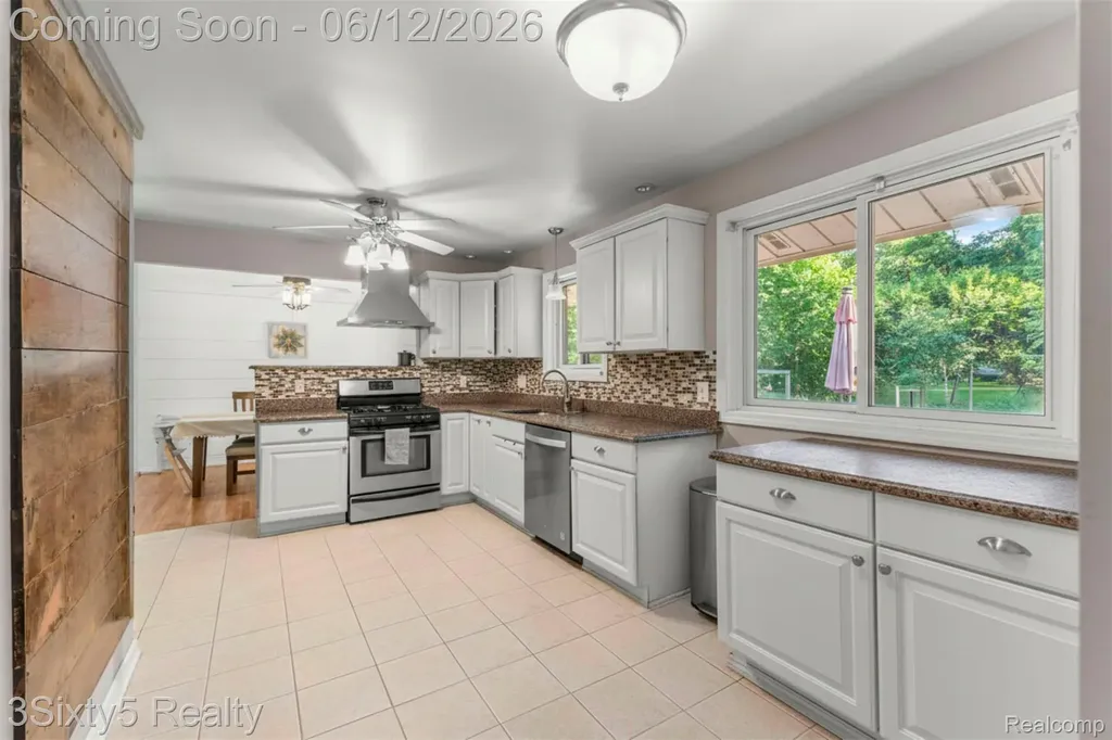 7714 Bournemouth Avenue Grosse Ile Township MI 48138