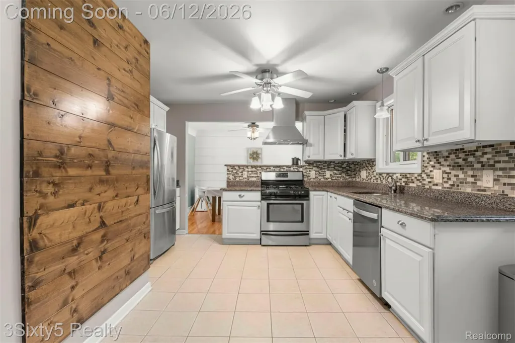 7714 Bournemouth Avenue Grosse Ile Township MI 48138