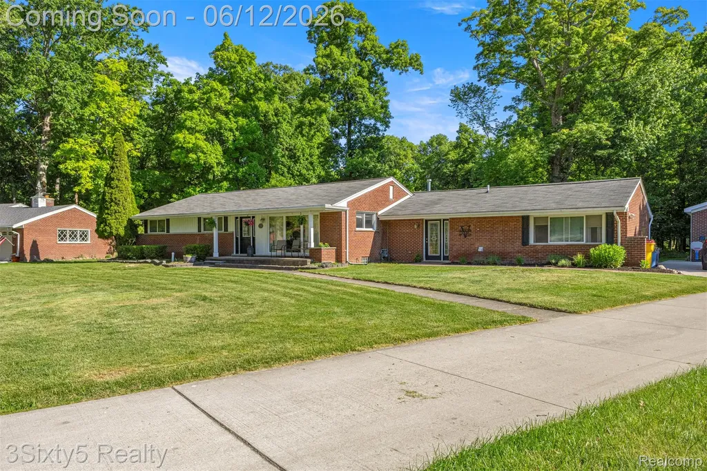 7714 Bournemouth Avenue Grosse Ile Township MI 48138