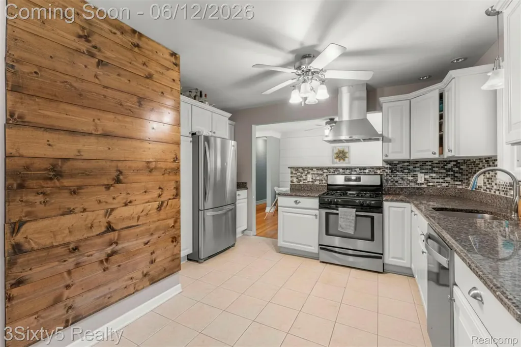 7714 Bournemouth Avenue Grosse Ile Township MI 48138