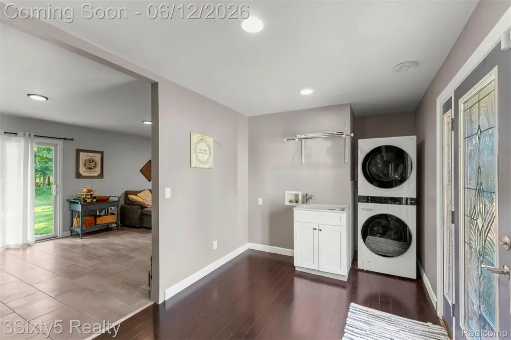 7714 Bournemouth Avenue Grosse Ile Township MI 48138