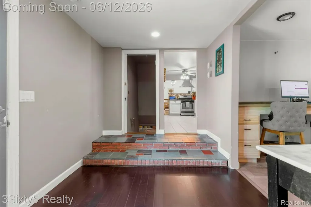 7714 Bournemouth Avenue Grosse Ile Township MI 48138