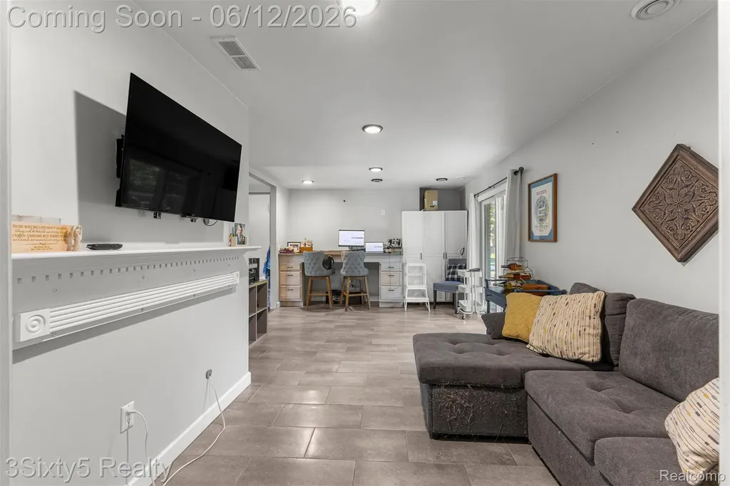 7714 Bournemouth Avenue Grosse Ile Township MI 48138