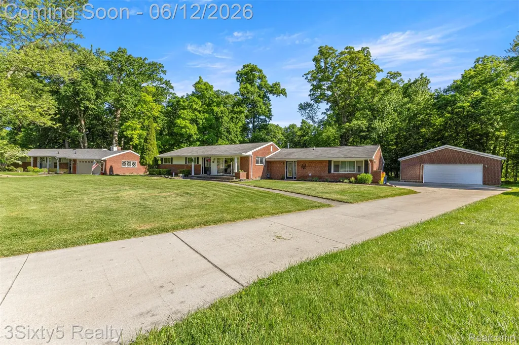 7714 Bournemouth Avenue Grosse Ile Township MI 48138
