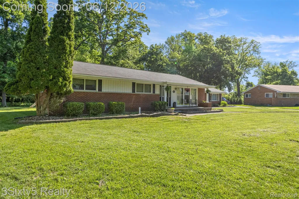 7714 Bournemouth Avenue Grosse Ile Township MI 48138