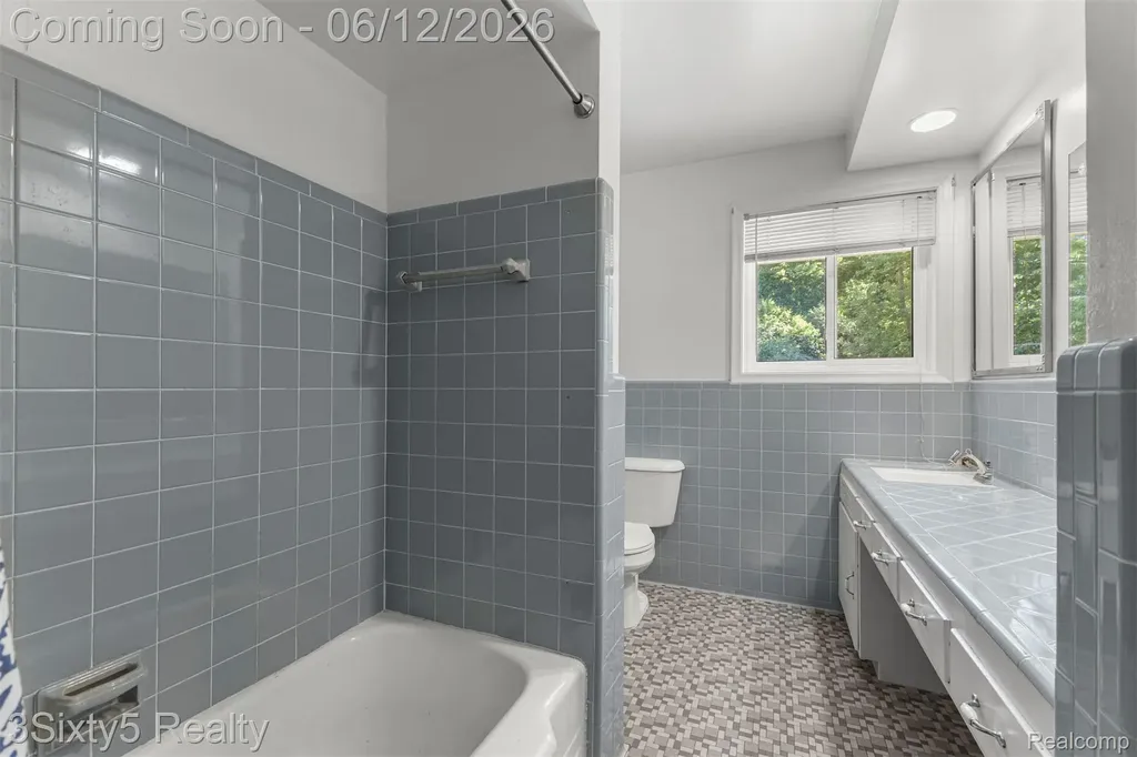7714 Bournemouth Avenue Grosse Ile Township MI 48138