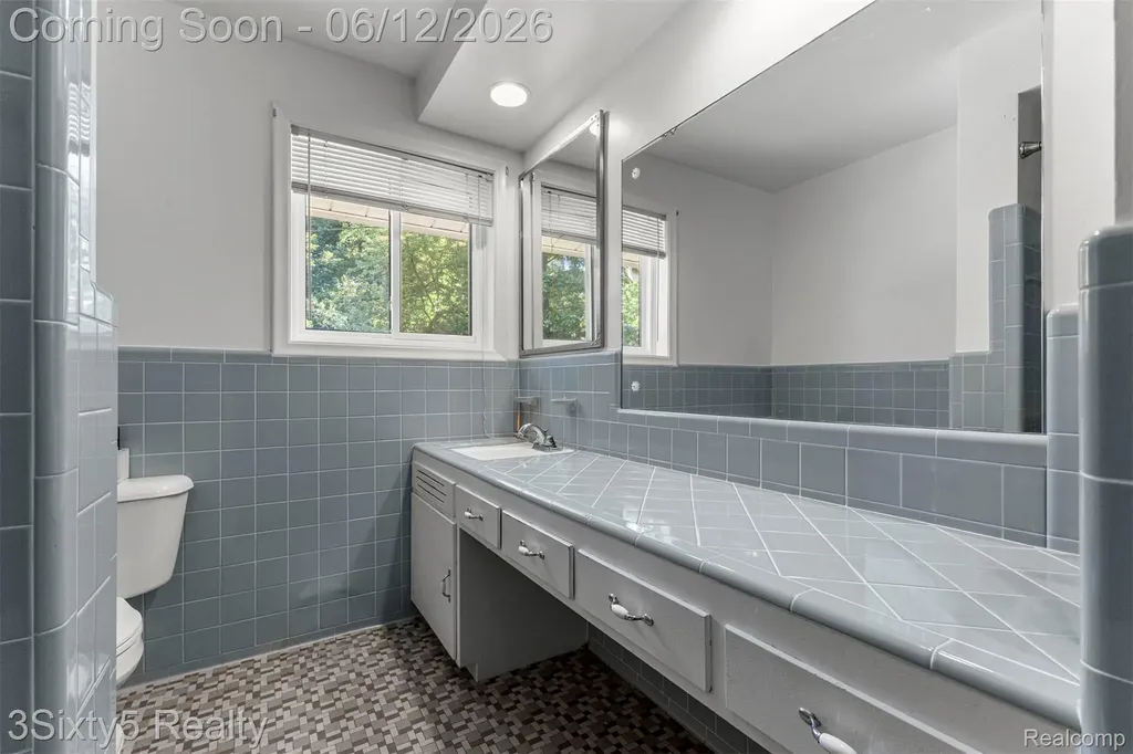 7714 Bournemouth Avenue Grosse Ile Township MI 48138