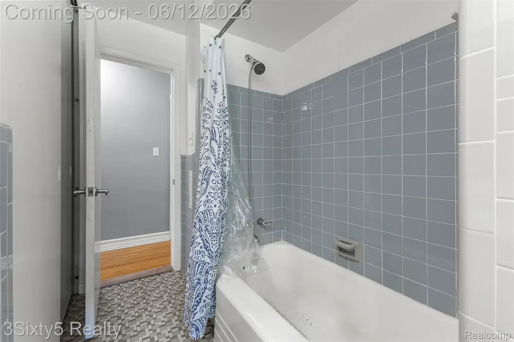 7714 Bournemouth Avenue Grosse Ile Township MI 48138