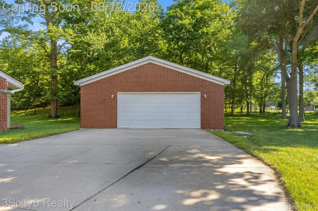 7714 Bournemouth Avenue Grosse Ile Township MI 48138