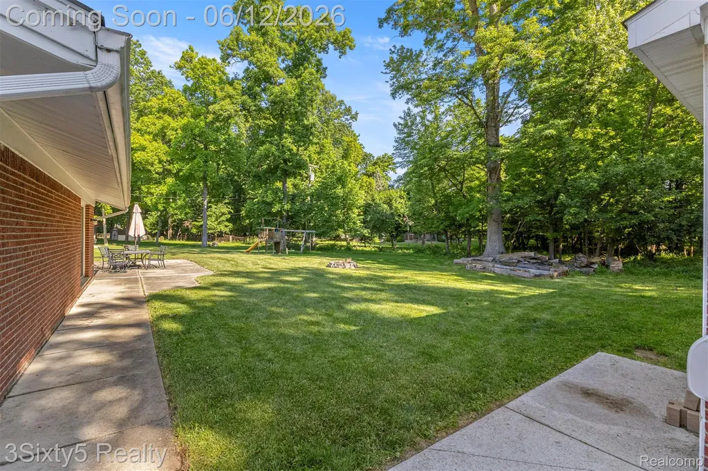 7714 Bournemouth Avenue Grosse Ile Township MI 48138