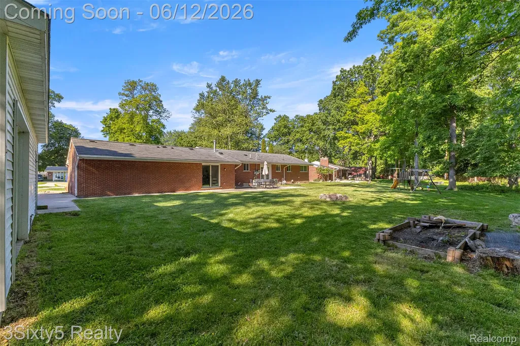 7714 Bournemouth Avenue Grosse Ile Township MI 48138