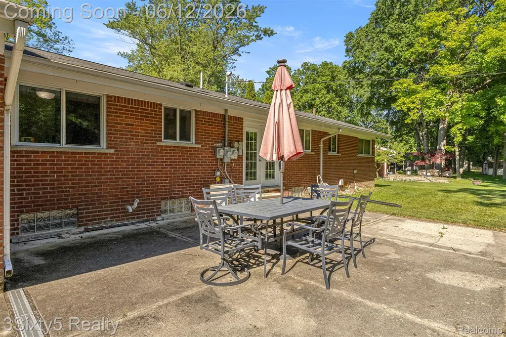 7714 Bournemouth Avenue Grosse Ile Township MI 48138