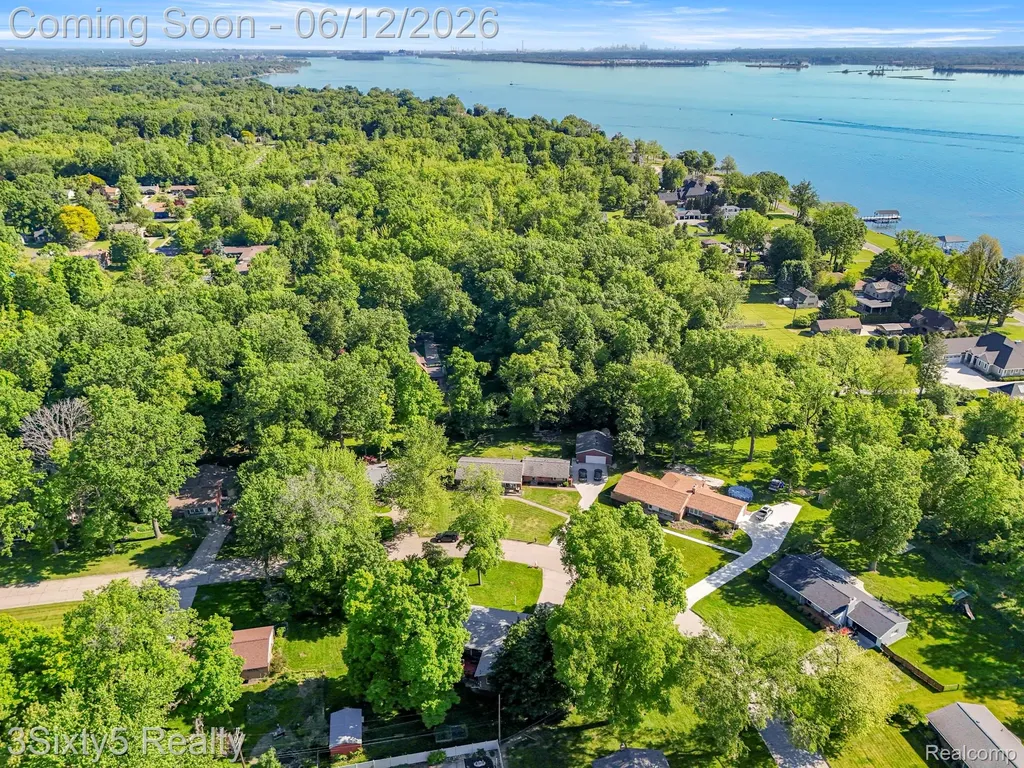 7714 Bournemouth Avenue Grosse Ile Township MI 48138