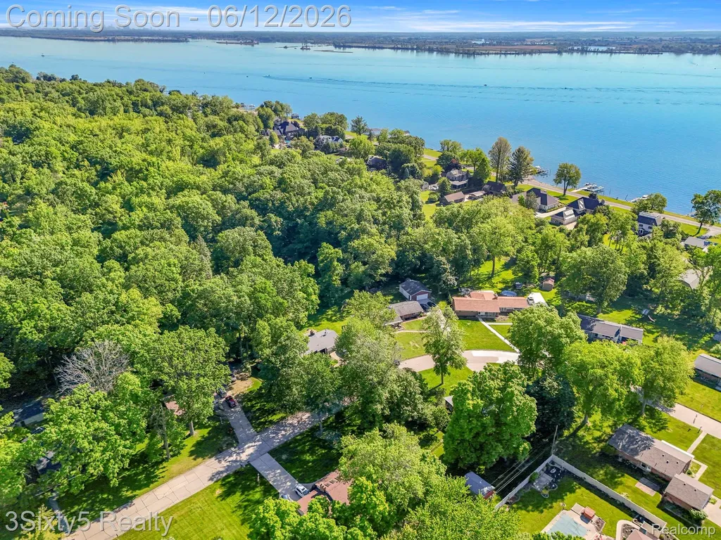 7714 Bournemouth Avenue Grosse Ile Township MI 48138