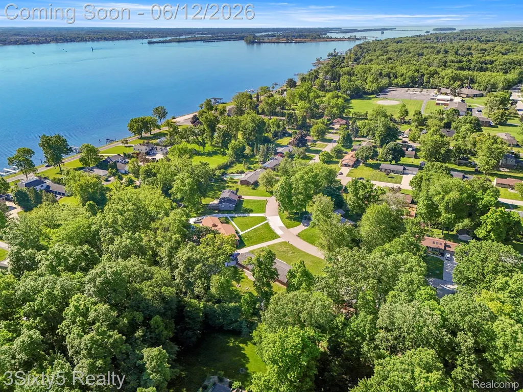 7714 Bournemouth Avenue Grosse Ile Township MI 48138