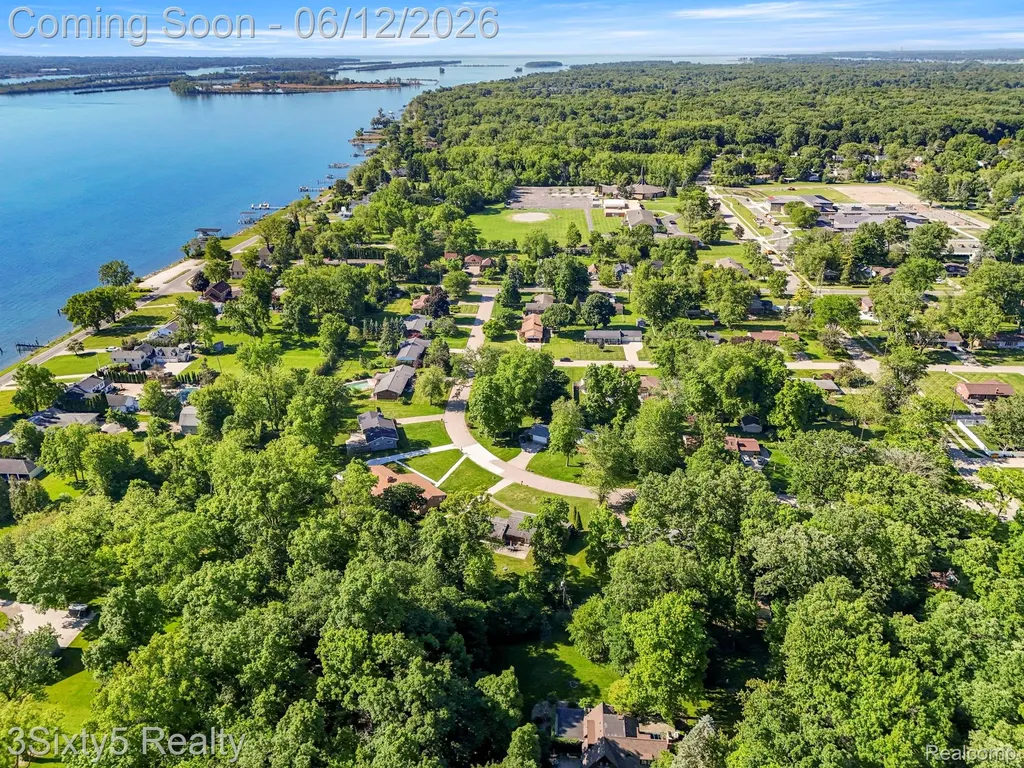 7714 Bournemouth Avenue Grosse Ile Township MI 48138