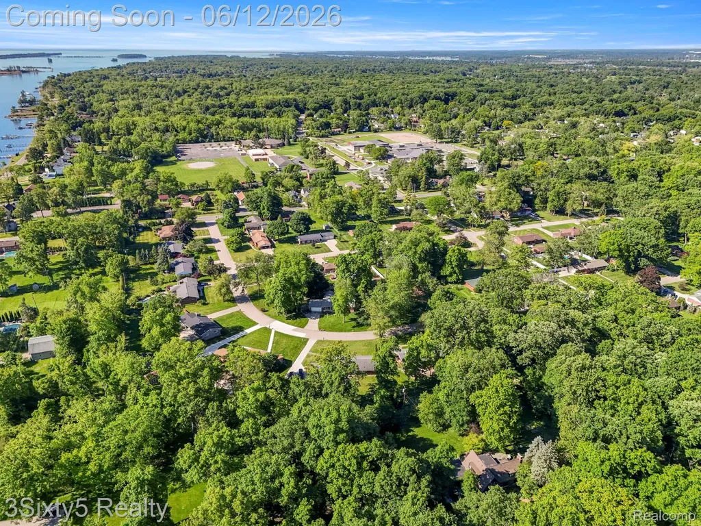 7714 Bournemouth Avenue Grosse Ile Township MI 48138