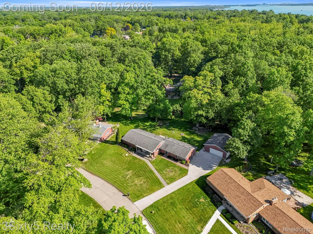 7714 Bournemouth Avenue Grosse Ile Township MI 48138