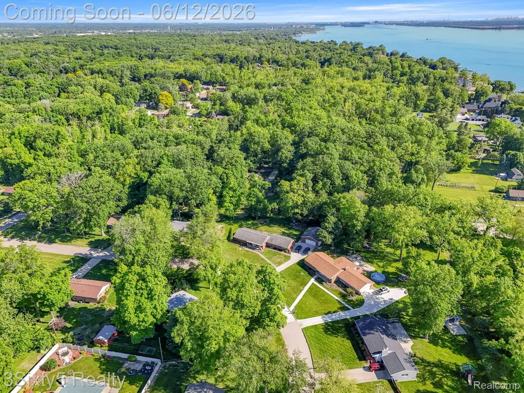 7714 Bournemouth Avenue Grosse Ile Township MI 48138