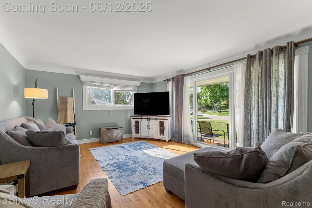 7714 Bournemouth Avenue Grosse Ile Township MI 48138
