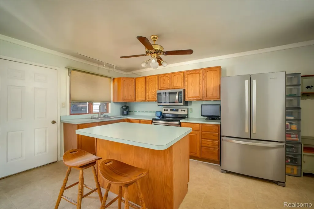 2640 Melvin Avenue Rochester Hills City MI 48307