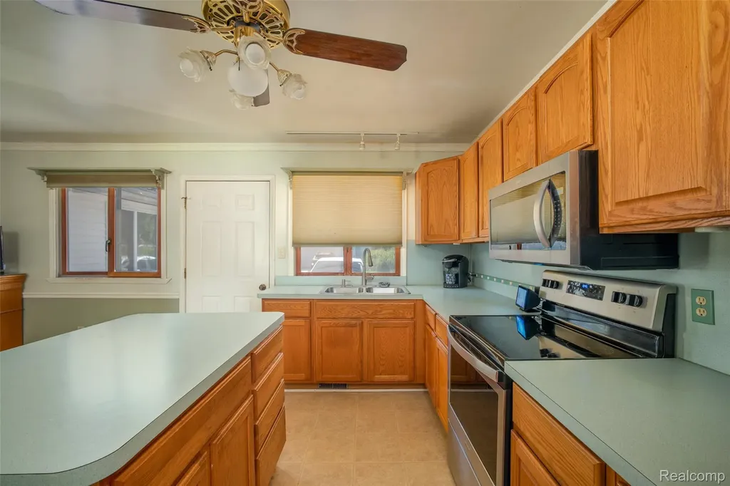 2640 Melvin Avenue Rochester Hills City MI 48307