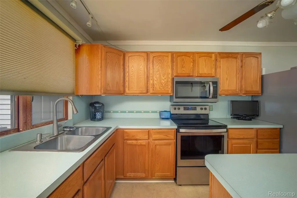 2640 Melvin Avenue Rochester Hills City MI 48307