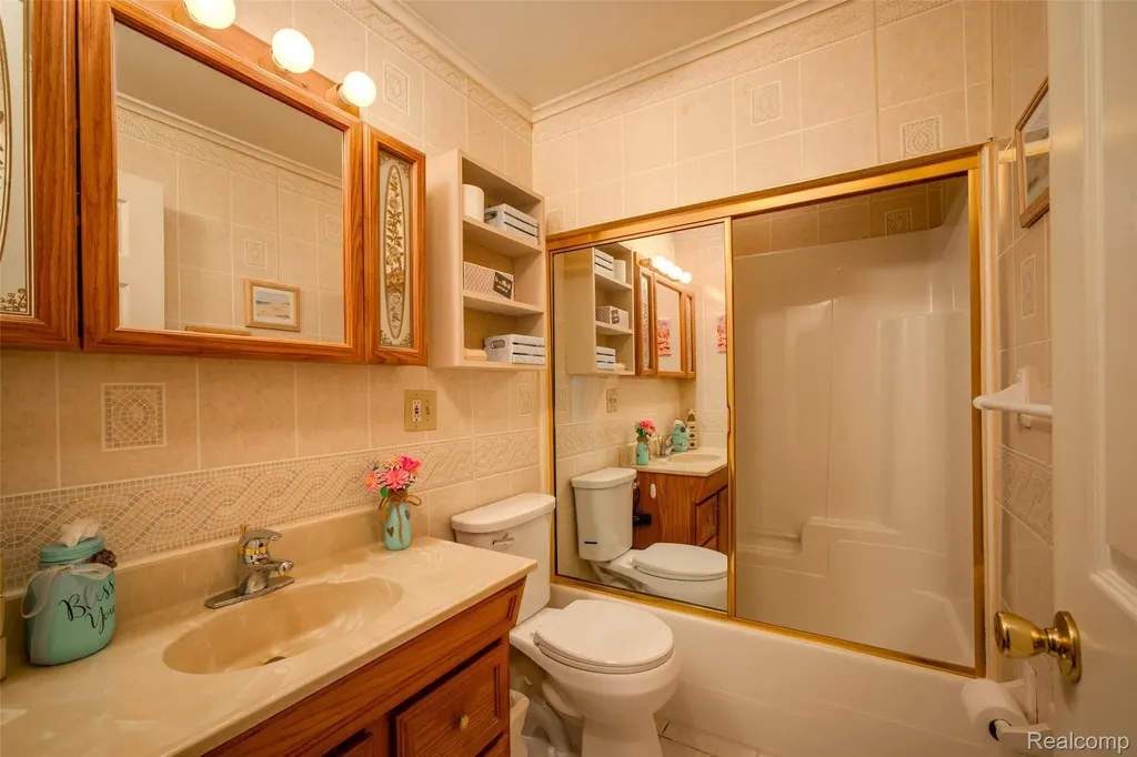 2640 Melvin Avenue Rochester Hills City MI 48307