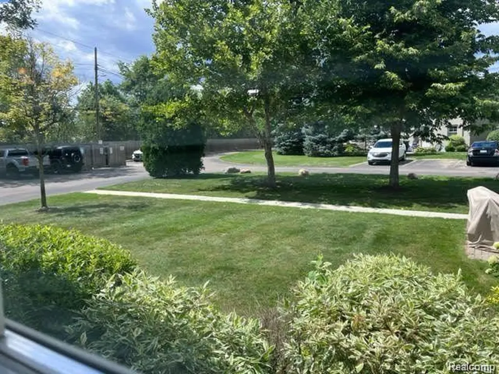 1722 Graefield Road Birmingham City MI 48009