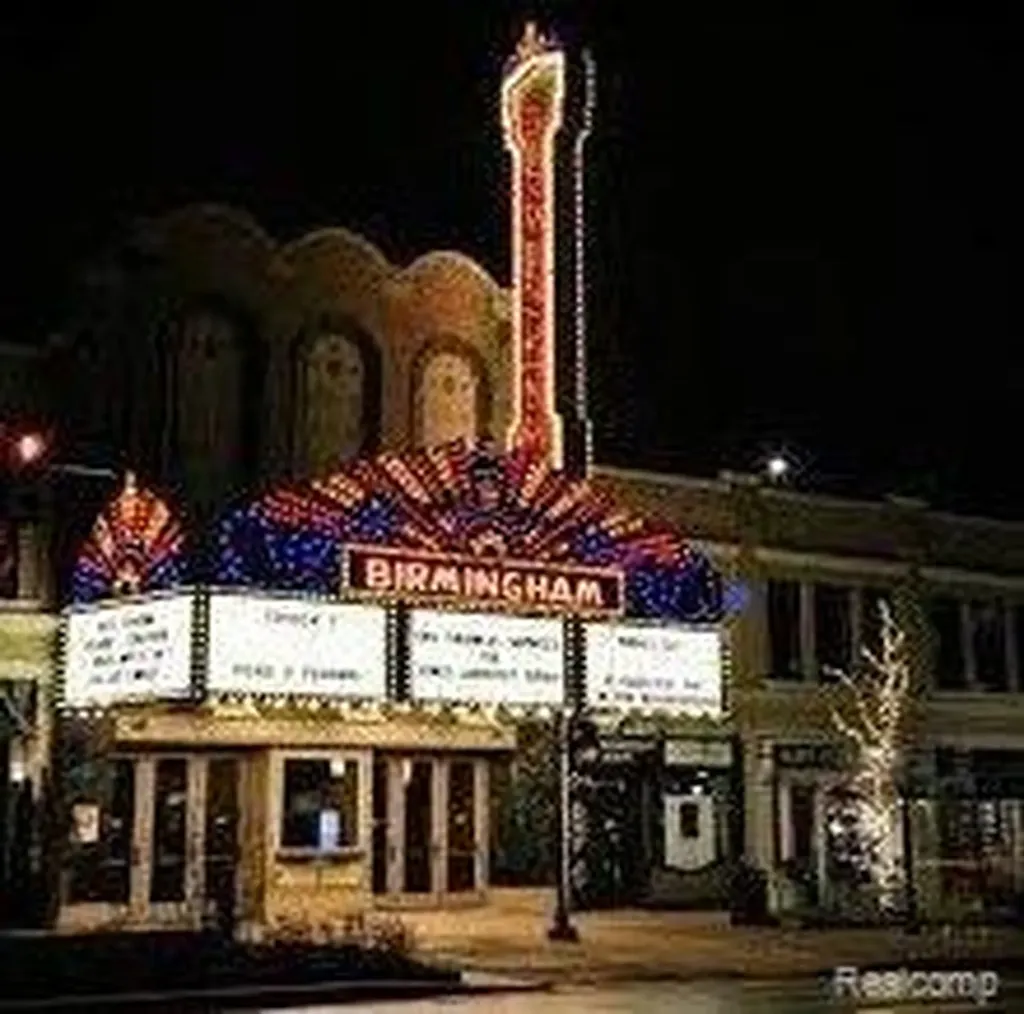 1722 Graefield Road Birmingham City MI 48009