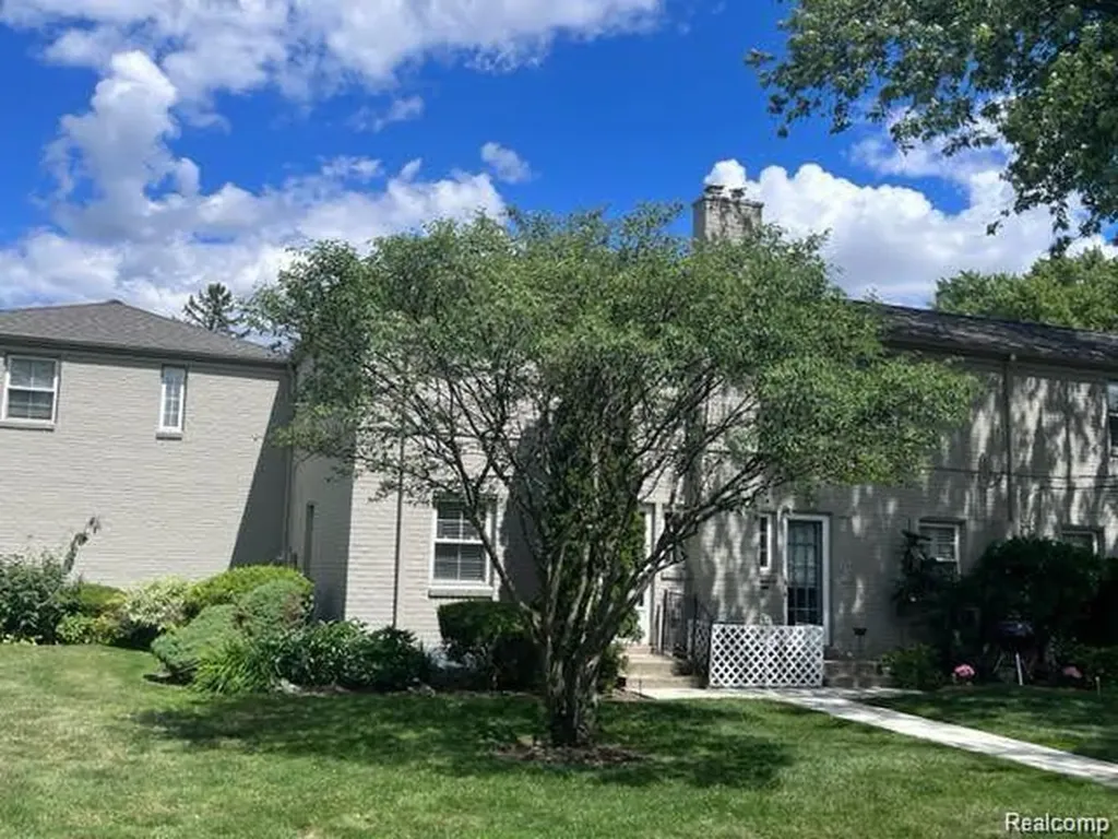 1722 Graefield Road Birmingham City MI 48009