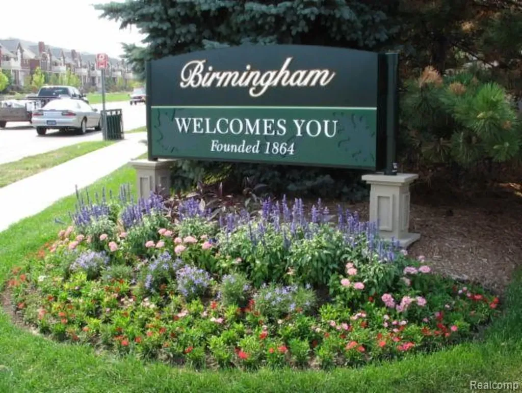 1722 Graefield Road Birmingham City MI 48009
