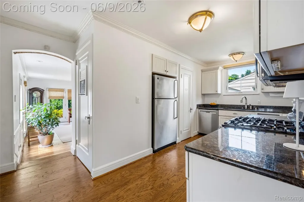 250 Pleasant Street Birmingham City MI 48009