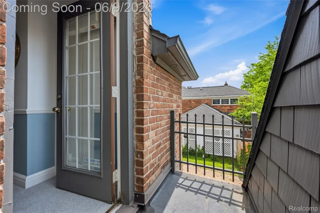 250 Pleasant Street Birmingham City MI 48009