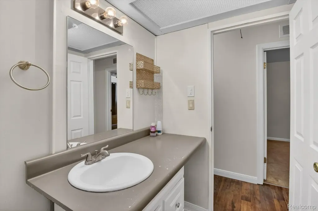 1459 Grove Road York Charter Township MI 48198