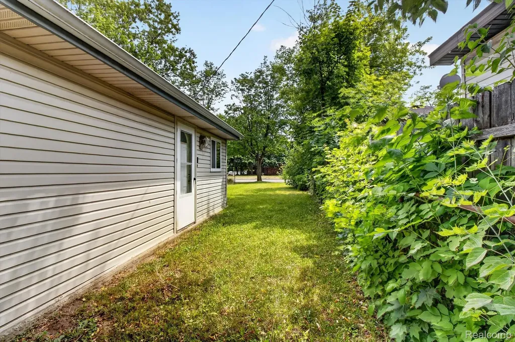 1459 Grove Road York Charter Township MI 48198