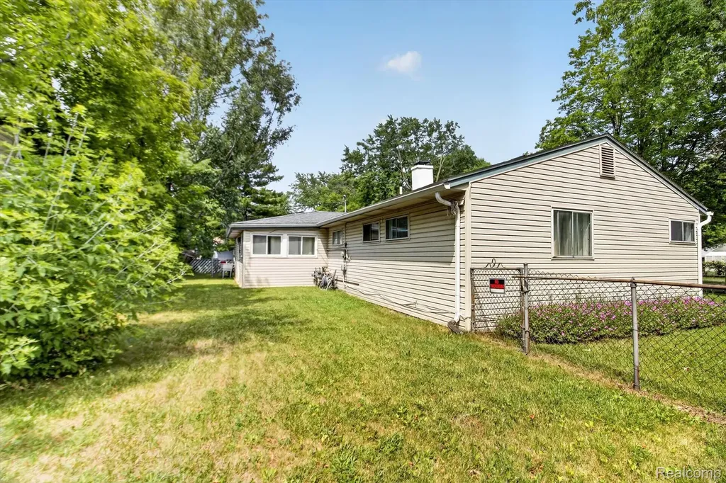 1459 Grove Road York Charter Township MI 48198