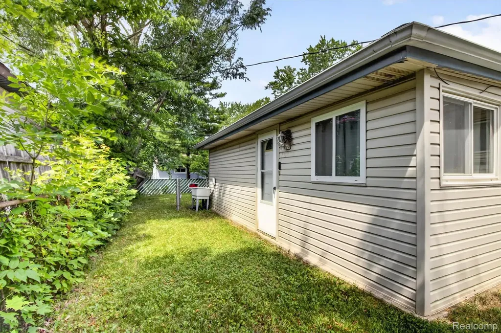 1459 Grove Road York Charter Township MI 48198
