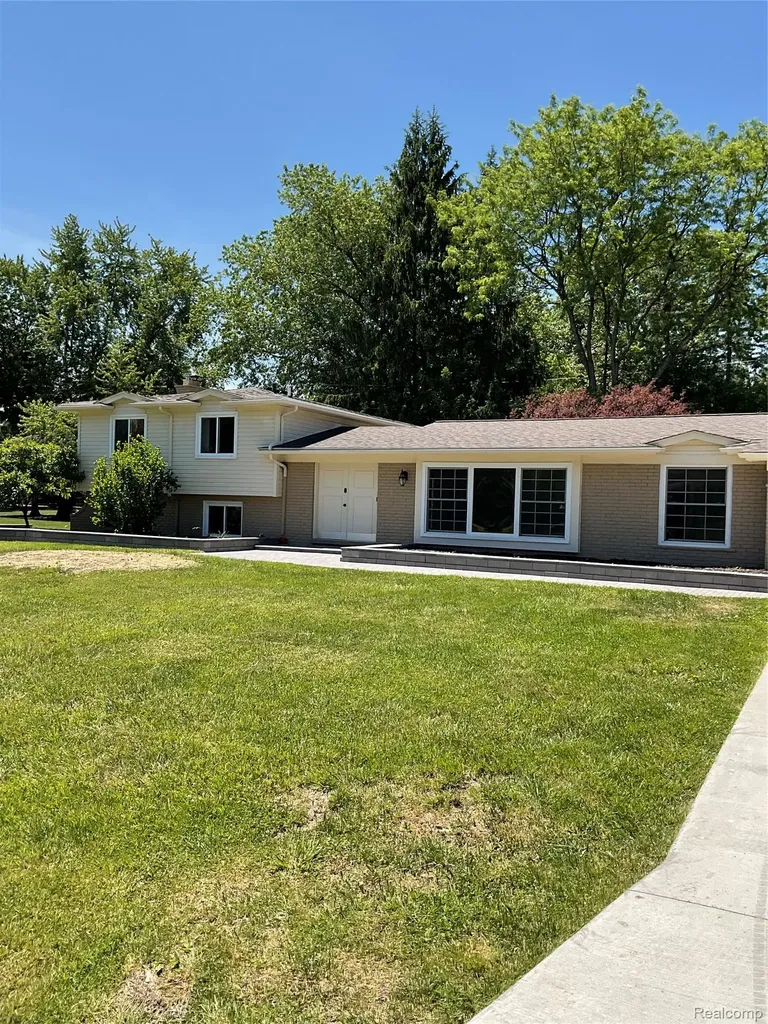 7096 Riverstone Road West Bloomfield Charter Township MI 48322